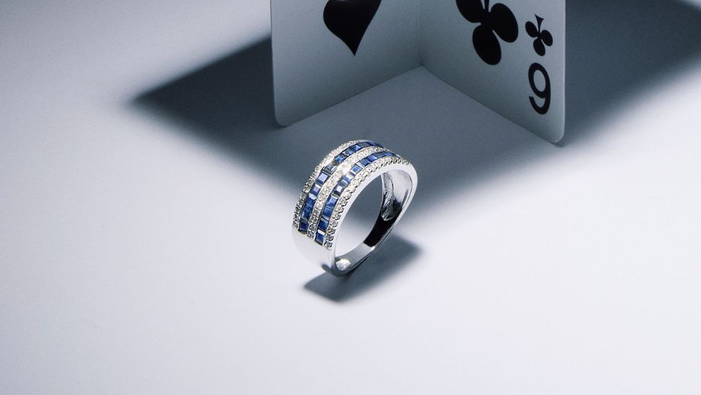 ¿Qué significa el zafiro en el anillo de compromiso?